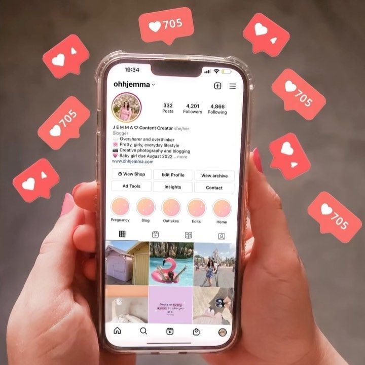 Modern Social Media (Instagram profile with likes)