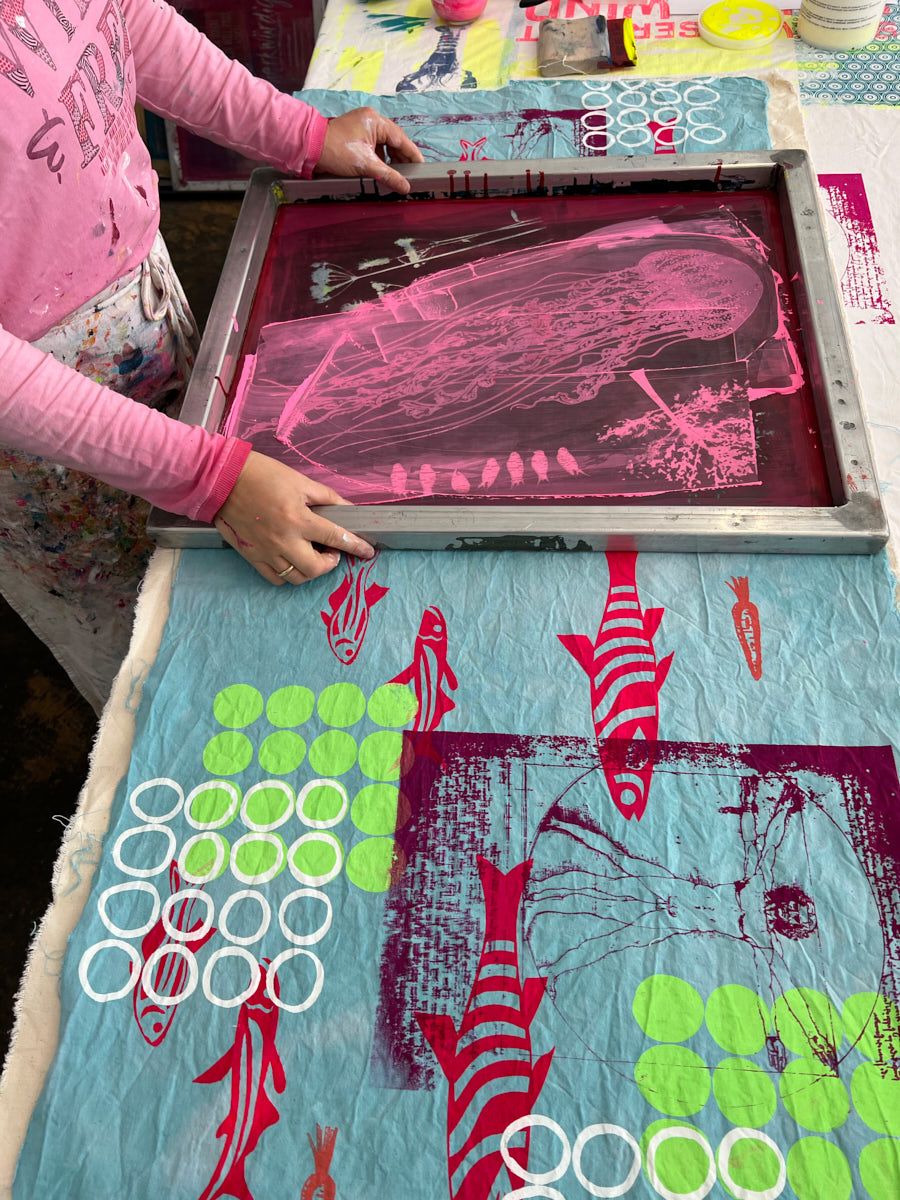 Einzigartige Stoffe – Textilsiebdruckeskalation in Bielefeld – Kristina Maria Schaper