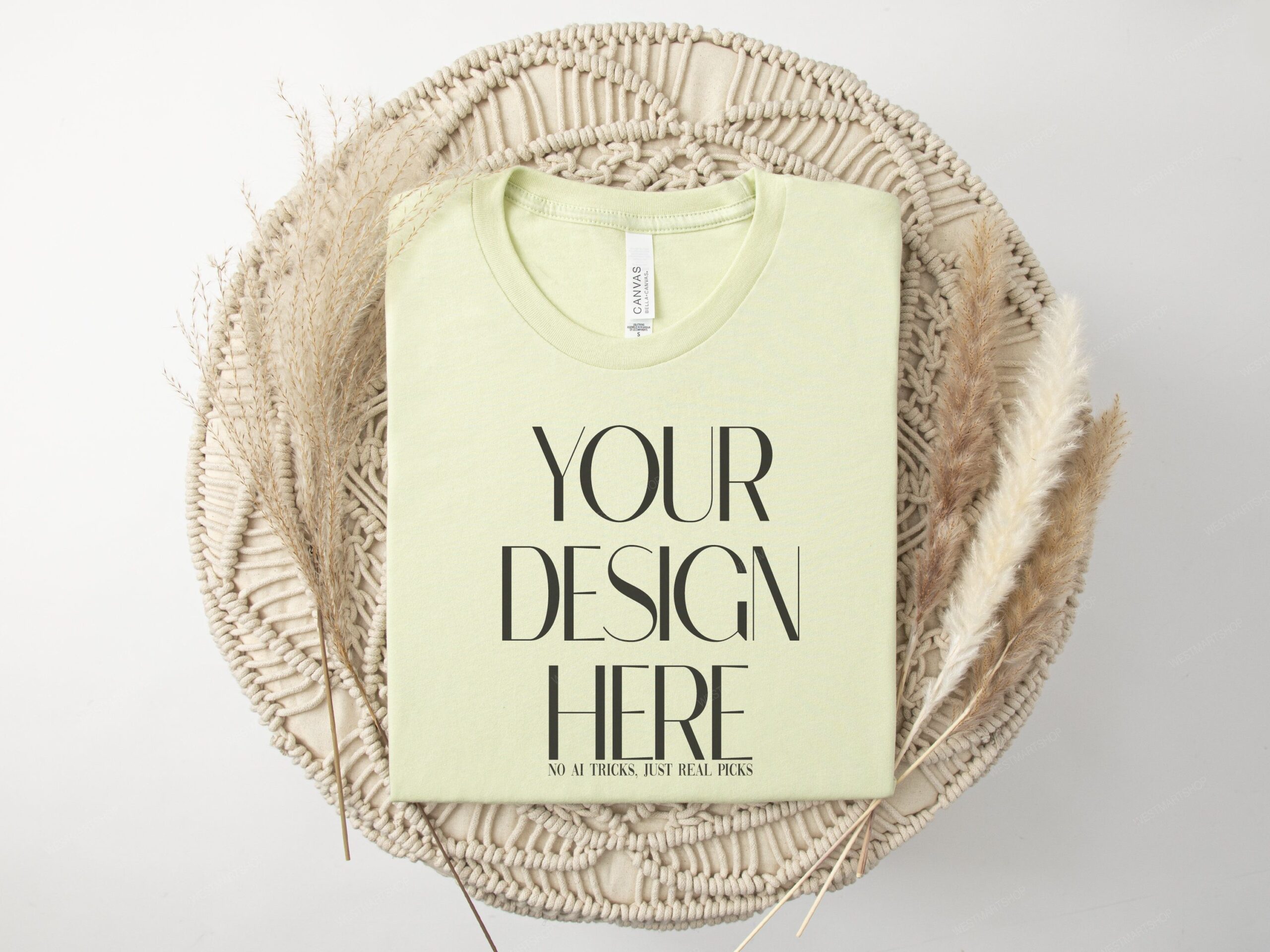 Maquette pliée en toile 3001 Bella vert printemps, 3001 maquette vert printemps de style bohème, maquette de t-shirt POD, modèle plié de t-shirt en toile Bella