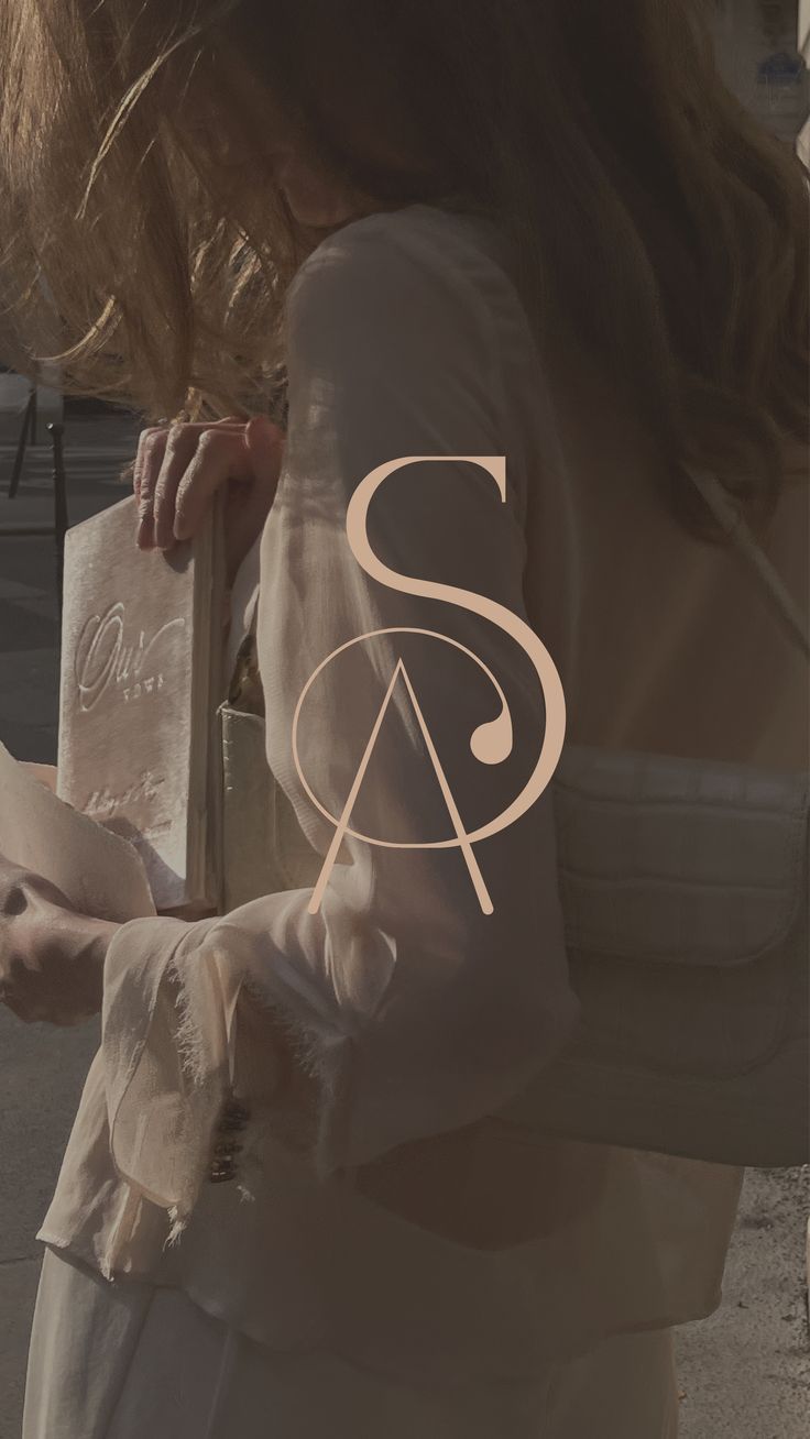 Chic Logo: Feminine Fashion Branding