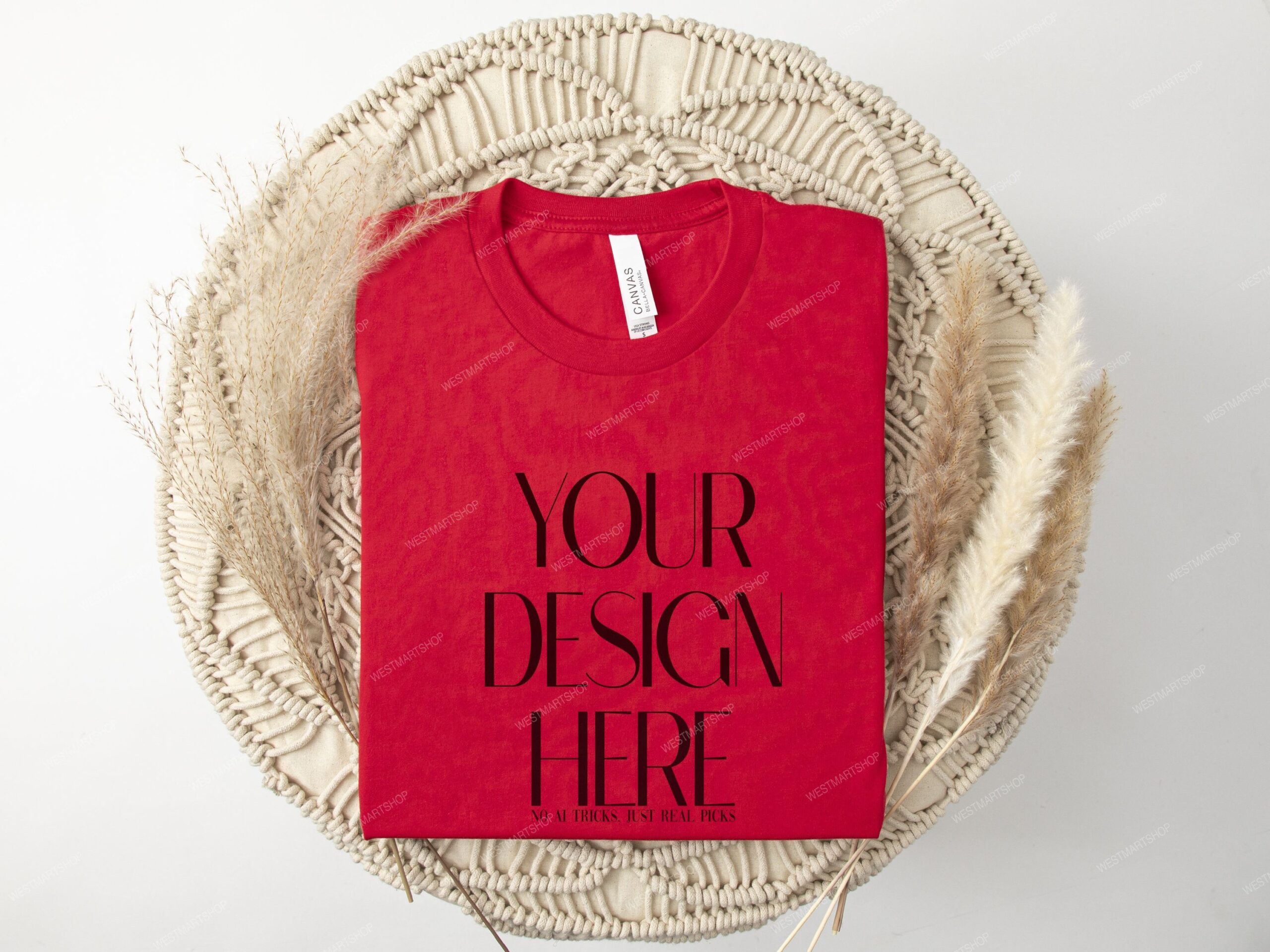 Maquette pliée en toile Bella Canvas rouge 3001, maquette de style Boho rouge 3001, maquette de tee POD, maquette de modèle de pose plate de T-shirt femme Bella Canvas